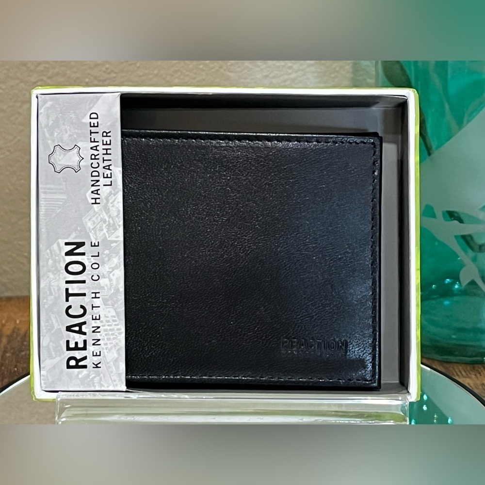 Kenneth Cole Reaction Black Leather Wallet, new! - Picture 4 of 4